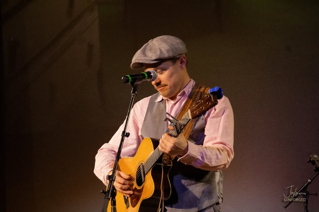 Ryan Montbleau performing as Yes Darling